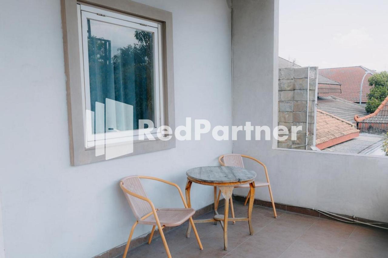 We Stay Residence Redpartner Surabaya Eksteriør billede