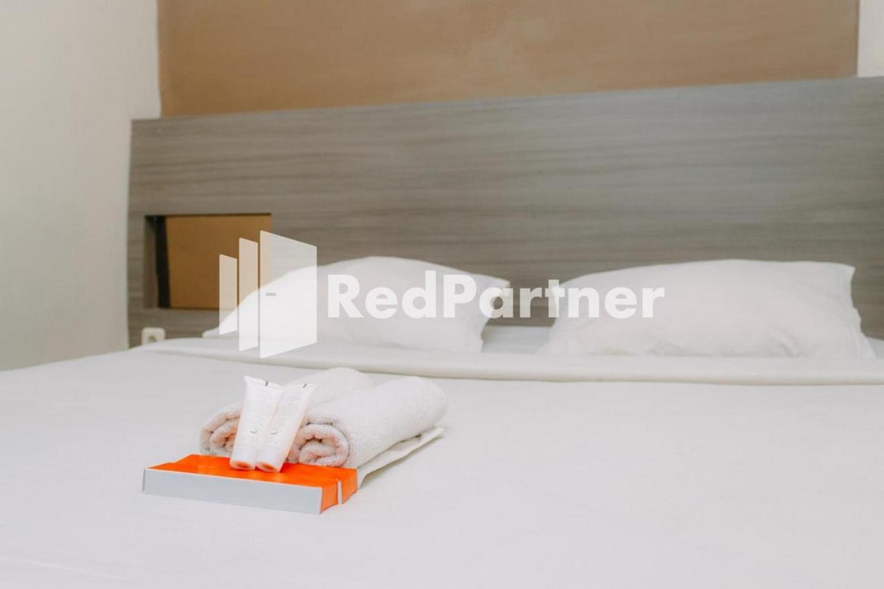 We Stay Residence Redpartner Surabaya Eksteriør billede