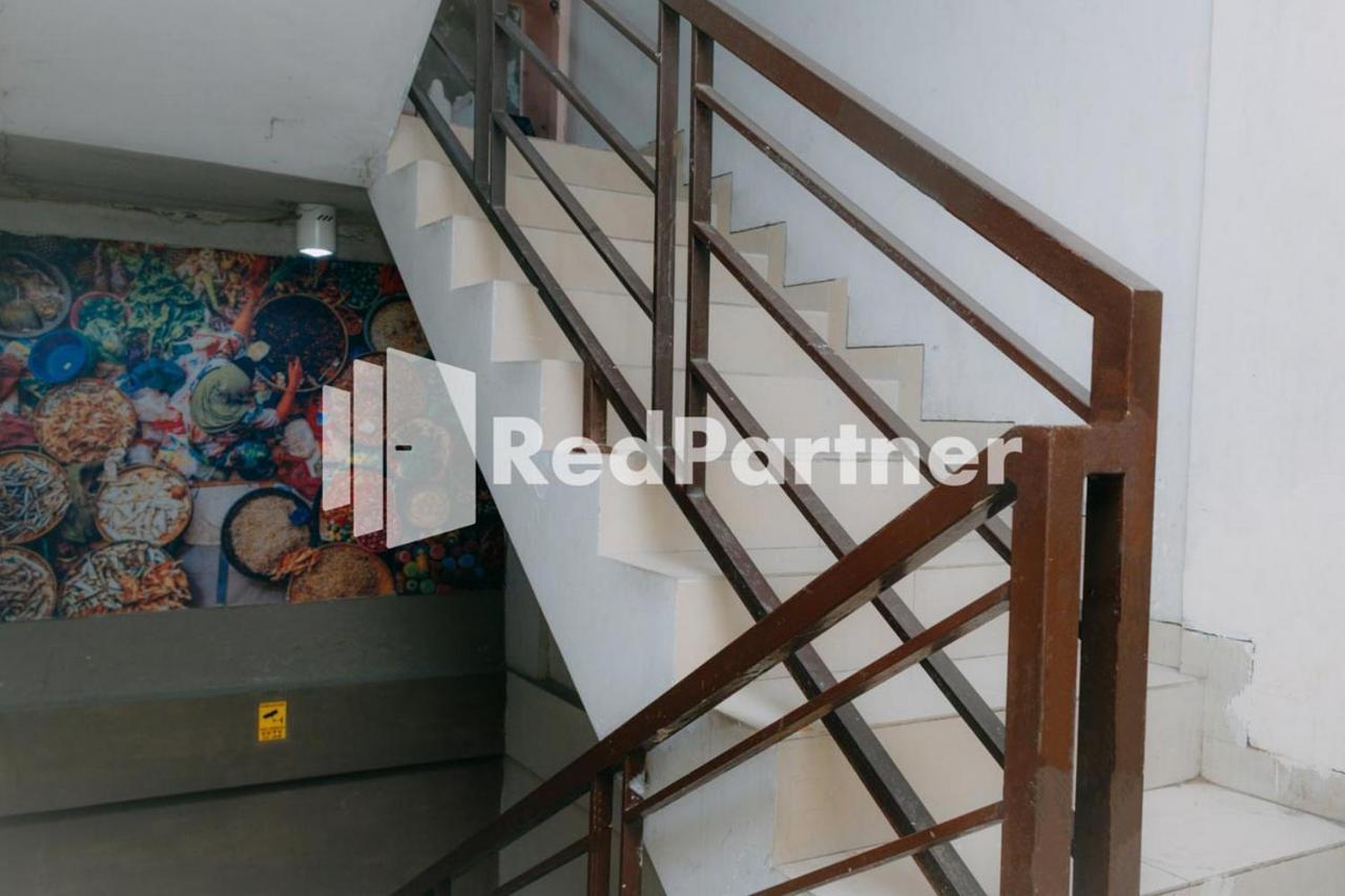 We Stay Residence Redpartner Surabaya Eksteriør billede