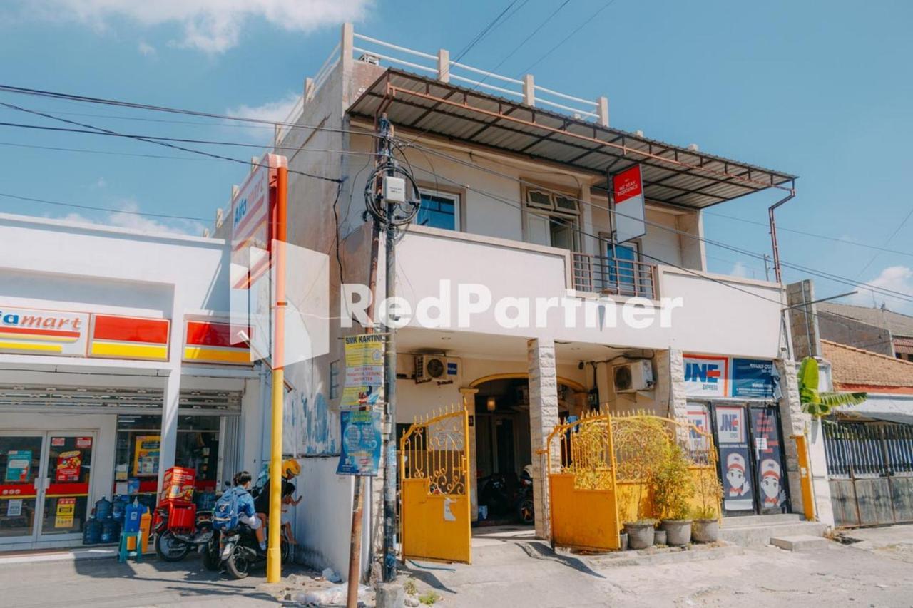 We Stay Residence Redpartner Surabaya Eksteriør billede