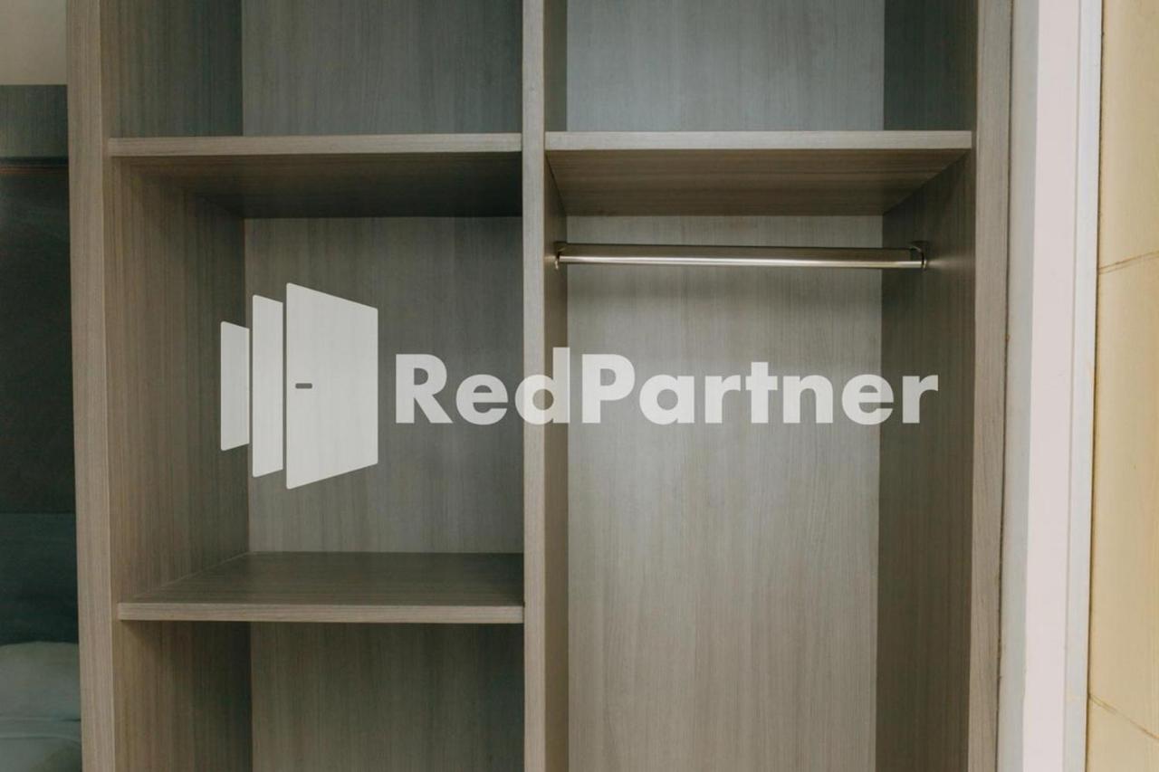 We Stay Residence Redpartner Surabaya Eksteriør billede