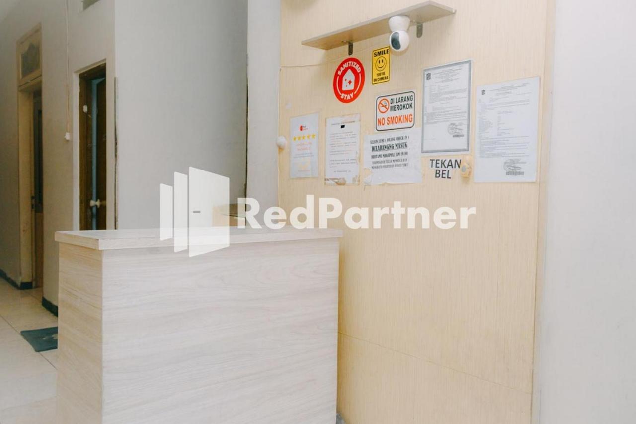 We Stay Residence Redpartner Surabaya Eksteriør billede