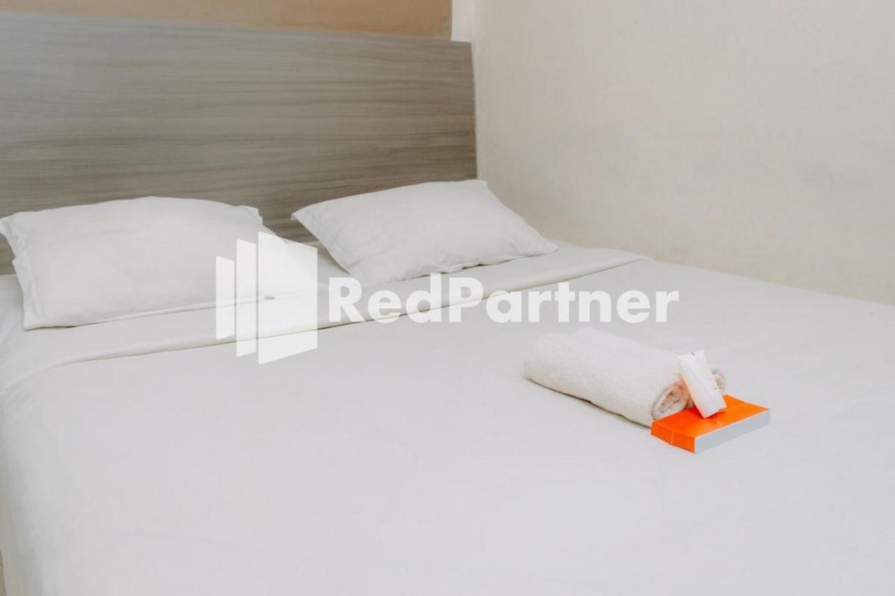 We Stay Residence Redpartner Surabaya Eksteriør billede