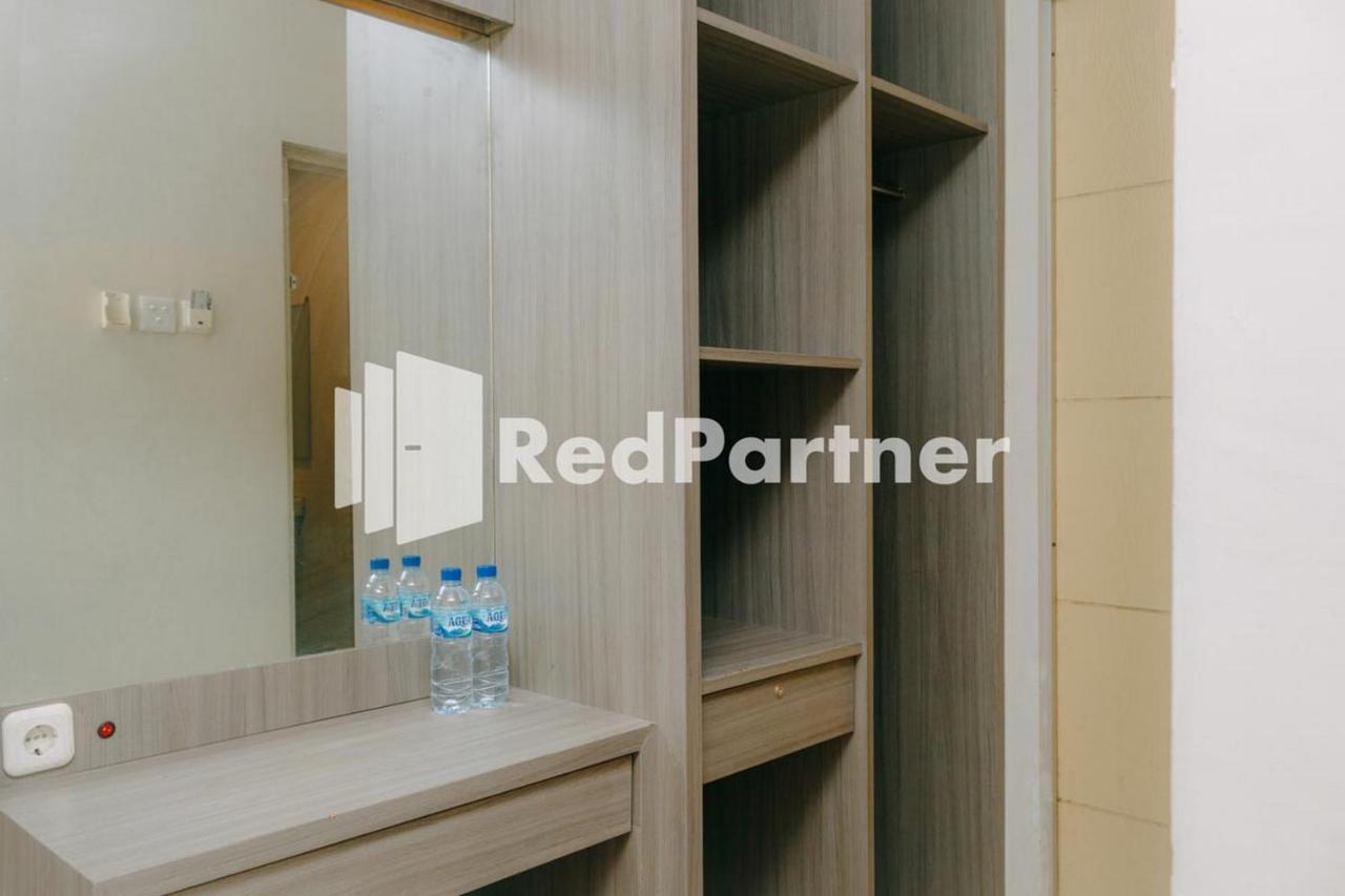 We Stay Residence Redpartner Surabaya Eksteriør billede