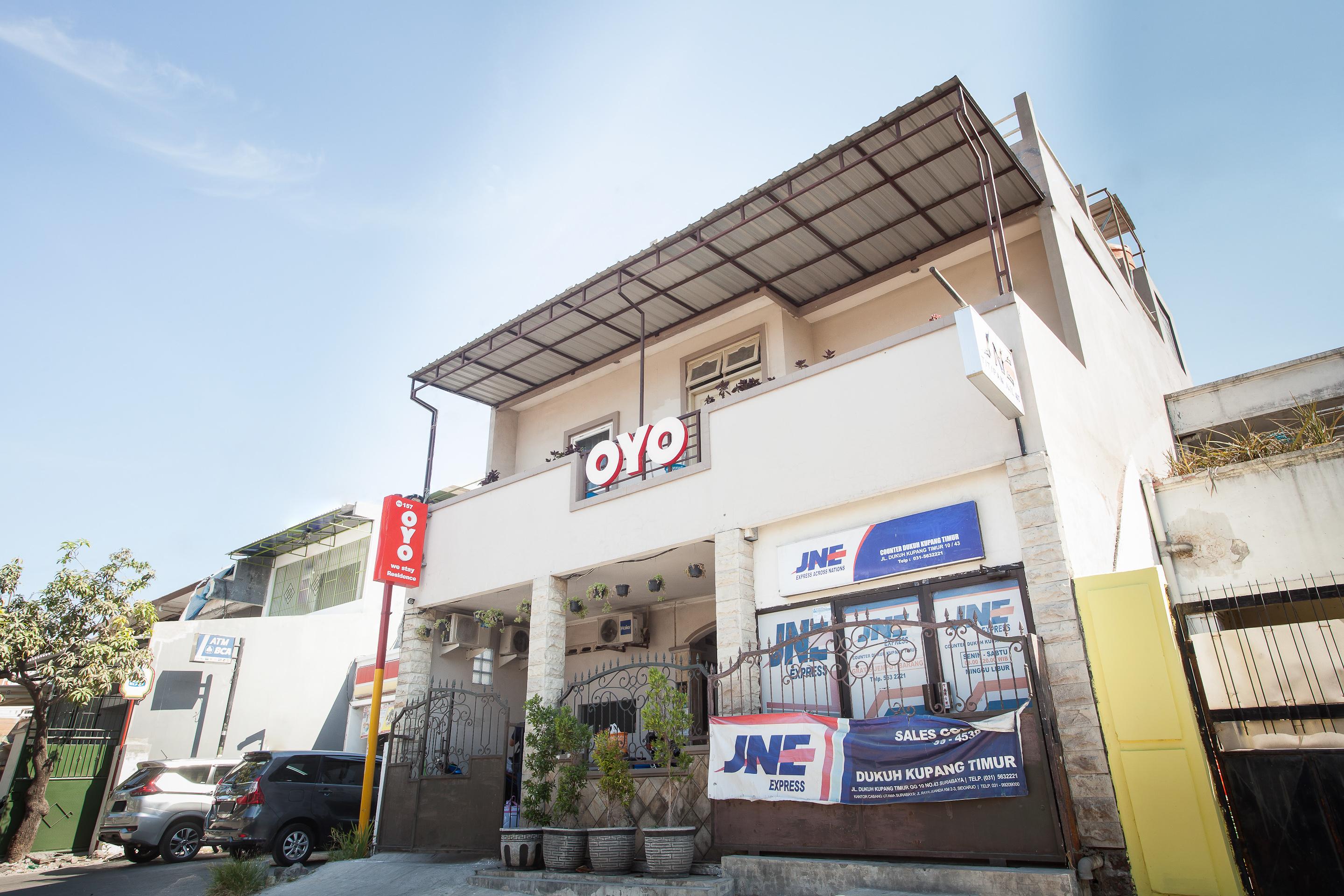 We Stay Residence Redpartner Surabaya Eksteriør billede