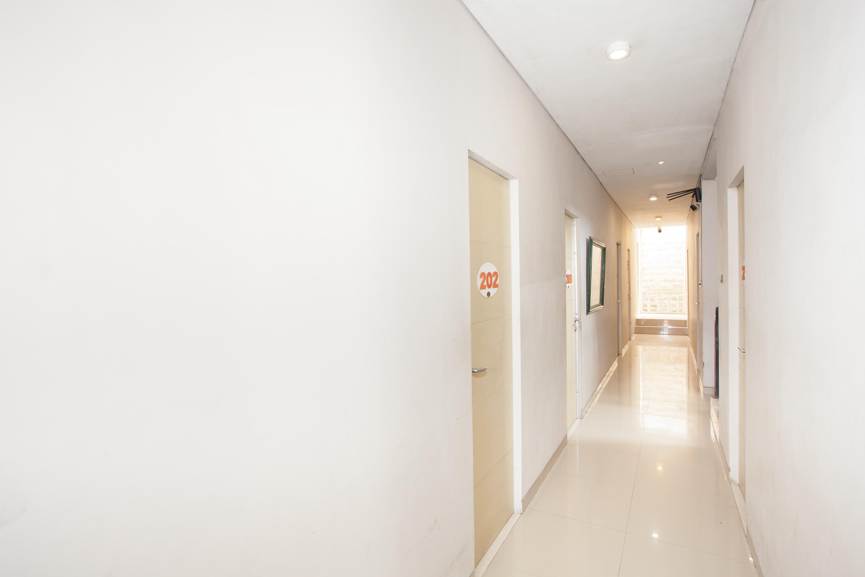We Stay Residence Redpartner Surabaya Eksteriør billede